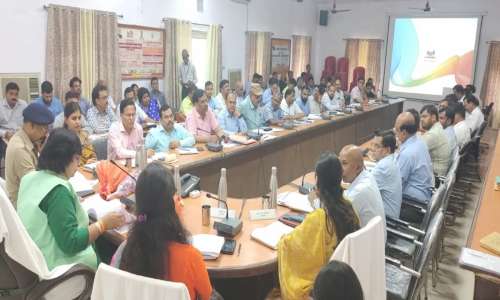 जनपद की प्रभारी मंत्री प्रतिभा शुक्ला ने विकास कार्यों एवं कानून व्यवस्था की समीक्षा बैठक