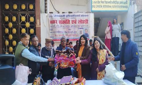 दृष्टिबाधित बच्चों के संग कवियों ने लगाए ठहाके, मनी मकर संक्रांति