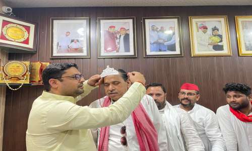 सपा में शामिल हुए पूर्व मंत्री नसीमुद्दीन सिद्दीकी का जोरदार स्वागत