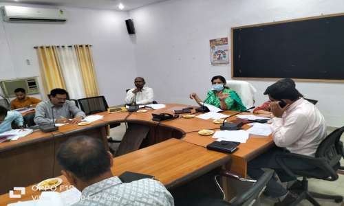 जिलाधिकारी ने सड़क सुरक्षा समिति की बैठक में अधिकारियों को दिये आवश्यक निर्देश