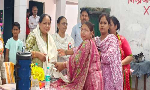 स्कूल चलो अभियान अंतर्गत प्राथमिक विद्यालय सलोंन टाऊन में एक गोष्ठी का आयोजन