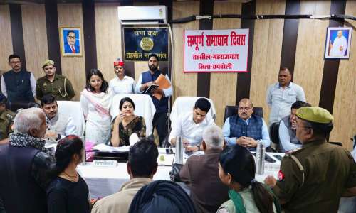 डीएम-एसपी ने तहसील महराजगंज में सम्पूर्ण समाधान दिवस में फरियादियों की सुनी समस्याएं